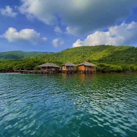 ホテル Floating Paradise カリムンジャワ エクステリア 写真